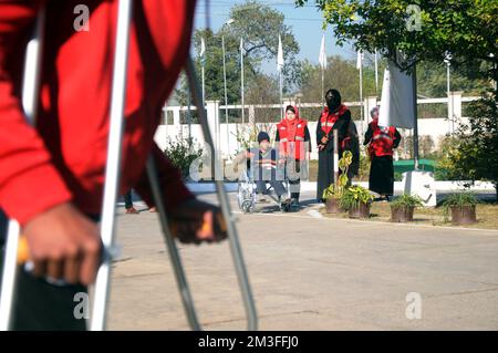 ISLAMABAD, AU PAKISTAN, la Journée internationale des personnes handicapées a été observée aujourd'hui dans le monde entier, qui vise à mettre en lumière les problèmes rencontrés b Banque D'Images