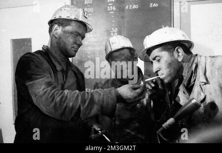 Neuf mineurs de la mine Emil Emscher ont été enterrés le 2. 10. 1969, quatre d'entre eux sont morts. L'accident s'est produit lors de l'effondrement d'un tunnel, l'Allemagne Banque D'Images