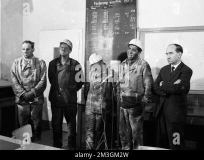 Neuf mineurs de la mine Emil Emscher ont été enterrés le 2. 10. 1969, quatre d'entre eux sont morts. L'accident s'est produit lors de l'effondrement d'un tunnel, l'Allemagne Banque D'Images