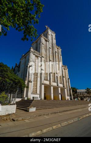 Église moderne à Mahajanga, Madagascar Banque D'Images