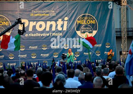 Le chef du parti 'Fratelli d'Italia' Giorgia Meloni lors d'un rassemblement électoral pour le prochain jour des élections nationales à Turin, Italie Banque D'Images