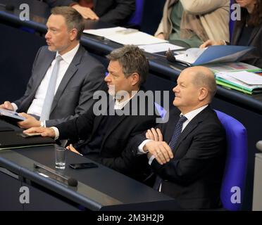 Berlin, Allemagne, 14 décembre 2022. Le chancelier allemand OLAF Scholz avec ses ministres fédéraux Robert Habeck et Christian Lindner. Banque D'Images