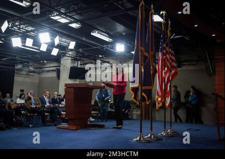 Washington DC, États-Unis. 15th décembre 2022. Washington, Vereinigte Staaten. 15th décembre 2022. La Présidente de la Chambre des représentants des États-Unis Nancy Pelosi (démocrate de Californie) arrive pour sa conférence de presse hebdomadaire au Capitole des États-Unis à Washington, DC, jeudi, 15 décembre 2022. Credit: Rod Lamkey/CNP/dpa/Alay Live News Credit: dpa Picture Alliance/Alay Live News Banque D'Images