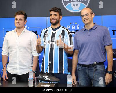 Porto Alegre, Brésil. 15th décembre 2022. RS - Porto Alegre - 12/15/2022 - GREMIO, PEPE PRESENTATION - Pepe aux côtés d'Antonio Brum et de Paulo Caleffi lors de sa présentation officielle en tant que joueur de Gremio lors d'une conférence de presse tenue au Gremio CT. Photo: Maxi Franzoi/AGIF/Sipa USA crédit: SIPA USA/Alay Live News Banque D'Images