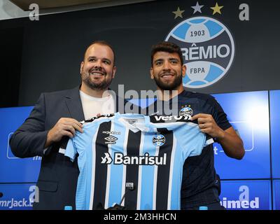 Porto Alegre, Brésil. 15th décembre 2022. RS - Porto Alegre - 12/15/2022 - GREMIO, PEPE PRESENTATION - Pepe et son responsable lors de sa présentation officielle en tant que joueur de Gremio lors d'une conférence de presse tenue au Gremio CT. Photo: Maxi Franzoi/AGIF/Sipa USA crédit: SIPA USA/Alay Live News Banque D'Images