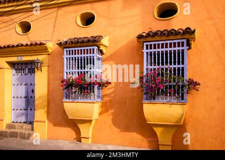 Bâtiments de style colonial dans les rues de Cartagena de Indias - Colombie Banque D'Images