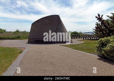 Cadair Idris sculpture / installation artistique. Baie de Cardiff 2022 . Installation de Cader Idris par William Pye. Réserve naturelle de la zone humide de Cardiff Bay. Banque D'Images
