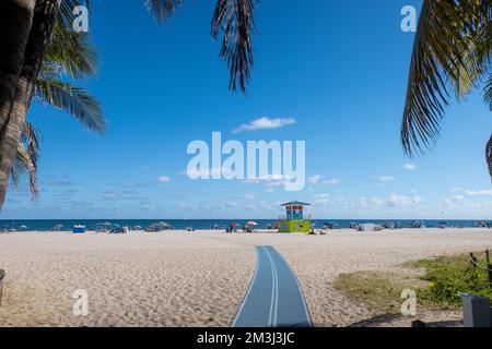 Le sable immaculé de Pompano Beach en Floride, États-Unis Banque D'Images