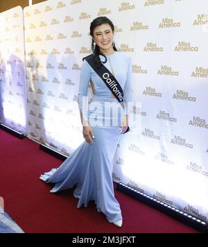 Uncasville, États-Unis. 14th décembre 2022. Miss California 2022 Catherine Liang arrive sur le tapis rouge au concours annuel Miss America 101st à Mohegan Sun à Uncasville, Connecticut, jeudi, 15 décembre 2022. Photo de John Angelillo/UPI crédit: UPI/Alay Live News Banque D'Images