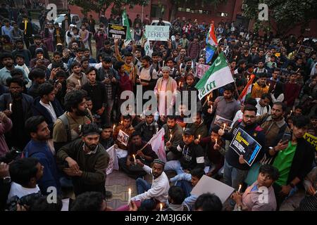 New Delhi, Inde. 15th décembre 2022. Les étudiants manifestent à l'occasion du troisième anniversaire de l'action de la police en 2019 à Jamia Millia Islamia. (Photo de Shivam Khanna/Pacific Press) crédit: Pacific Press Media production Corp./Alay Live News Banque D'Images