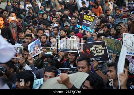 New Delhi, Inde. 15th décembre 2022. Les étudiants manifestent à l'occasion du troisième anniversaire de l'action de la police en 2019 à Jamia Millia Islamia. (Photo de Shivam Khanna/Pacific Press) crédit: Pacific Press Media production Corp./Alay Live News Banque D'Images