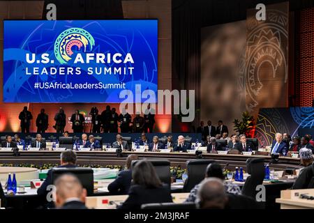 Washington, États-Unis. 15th décembre 2022. Les dirigeants africains écoutent lors de la première séance plénière du Sommet États-Unis - dirigeants africains au Centre de congrès Walter Washington, 15 décembre 2022 à Washington, DC Credit: Ben Solomon/Département d'État américain/Alamy Live News Banque D'Images