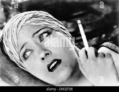 Gros plan de Gloria Swanson (1897-1983), actrice d'écran, dans le film United Artists, 'l'Amour de Sunya'. 6 avril 1927 Banque D'Images