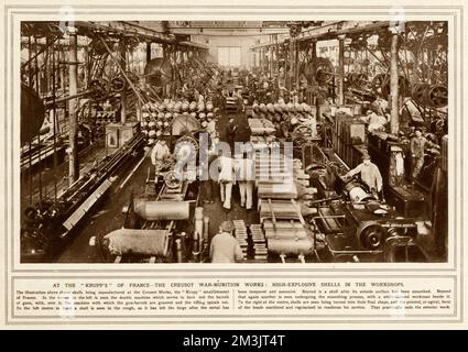 Photographie montrant des coquilles en cours de fabrication aux travaux de Creusot, le 'Krupp', France. Date: 1915 Banque D'Images