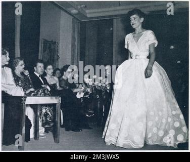 Maggy Rouff Spring Fashion Show 1948 Banque D'Images