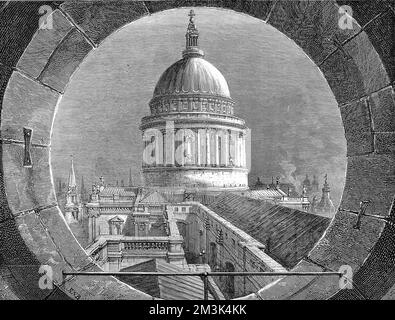 Vue depuis le beffroi de St. Cathédrale de Paul, en regardant vers le dôme de la même église, Londres. 1878 Banque D'Images
