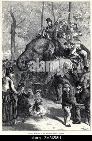 Des foules de visiteurs des jardins de la Zoological Society (London Zoo), dont beaucoup ont une promenade sur les éléphants. Date: 1871 Banque D'Images