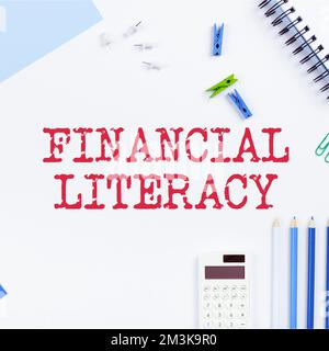 Texte d'écriture littératie financière. Mot écrit sur comprendre et savoir comment fonctionne l'argent Banque D'Images