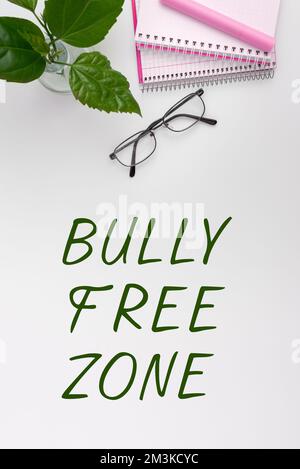 Affiche textuelle indiquant Bully Free zone. L'approche commerciale être respectueux envers les autres brimades n'est pas permis ici Banque D'Images
