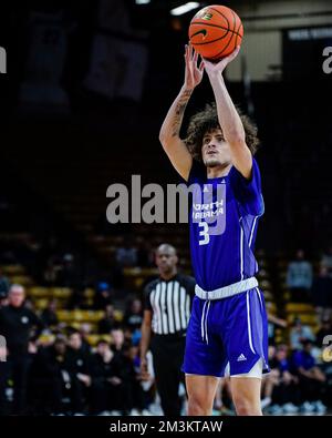 Boulder, Colorado, États-Unis. 15th décembre 2022. Le garde des Lions de l'Alabama du Nord KJ Johnson (3) lance un jeu de basketball masculin entre le Colorado et l'Alabama du Nord à Boulder, CO Derek Regensburger/CSM/Alamy Live News Banque D'Images