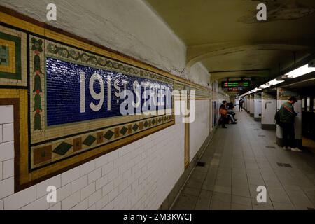 Panneau de la station de métro de style vintage 191st rue sur le mur de la plate-forme de métro ligne 1.Washington Heights.Manhattan.New York City.USA Banque D'Images