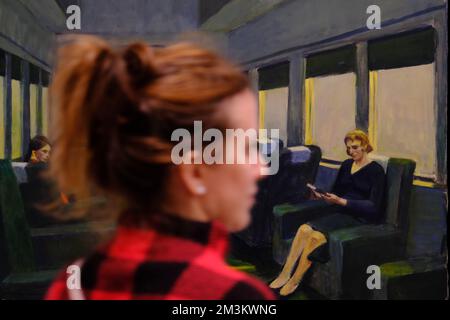 Un visiteur admirant chair car, 1956 par Edward Hopper dans l'exposition Edward Hopper's New York in Whitney Museum of American Art New York City, États-Unis Banque D'Images