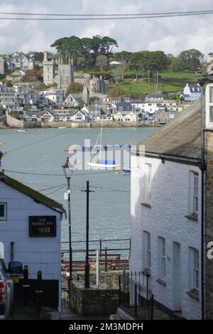 Les jolis villages portuaires de Fowey et de Polruan sur la côte sud de Cornouailles. Banque D'Images