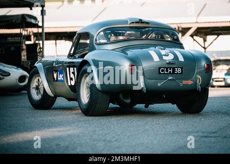 1964 AC Cobra Read Shot dans Paddock Banque D'Images