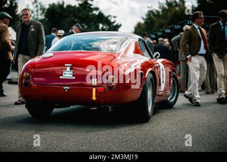 Ferrari 250 GT SWB 1960 - Rouge, prise de vue arrière, Paddock Banque D'Images