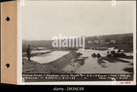 Prince River, prés au-dessus de l'arbre n° 9, aire de drainage - 12,4 milles carrés, débit - 206 pieds cubes par seconde - 16,6 pieds cubes par seconde par mille carré, barre, Mass., 9:50, sept. 17, 1933 , travaux d'eau, immobilier, rivières, conditions sanitaires de bassin versant, inondations événements naturels, structures résidentielles Banque D'Images