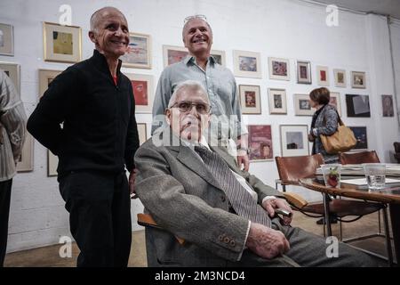 Tel Aviv, Israël. 15th décembre 2022. Artiste, peintre et éducateur italien israélien PIERO CIVIVALLI, 96 ans, ouvre une exposition rétrospective de 80 ans à la galerie RawArt. Crédit : NIR Amon/Alamy Live News Banque D'Images