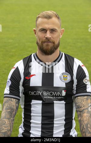 Photo du dossier datée du 27-07-2021 de Richard Tait de St Mirren qui sera sorti pendant au moins deux mois après une opération d'aine. Date de publication : vendredi 16 décembre 2022. Banque D'Images