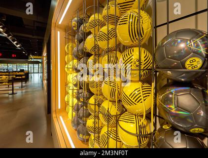 Visite de la boutique de fans du FC Borussia Dortmund Banque D'Images