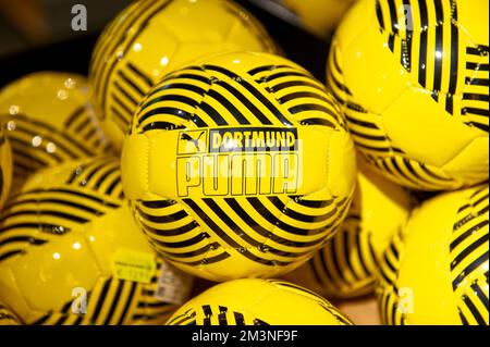 Visite de la boutique de fans du FC Borussia Dortmund Banque D'Images