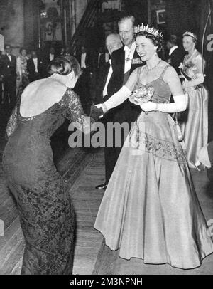 La reine Elizabeth II rencontre Maria Callas Banque D'Images