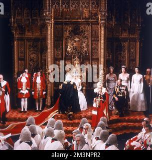 Reine Elizabeth II - ouverture du Parlement par l'État 1964 Banque D'Images