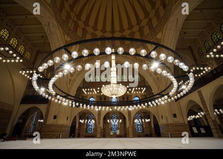 Intérieur de la Grande Mosquée Al Fateh à Manama, Bahreïn Banque D'Images