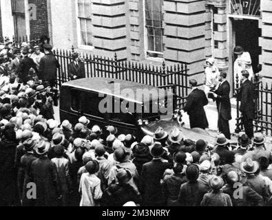 Baptême d'Elizabeth II ; quittant Bruton Street Banque D'Images