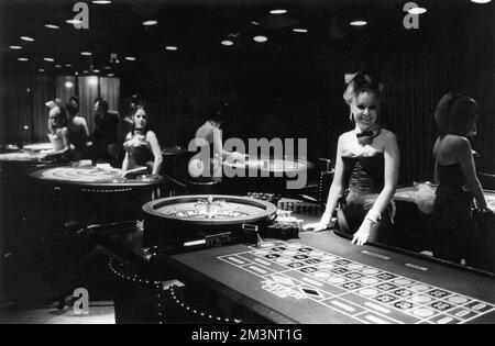 Filles lapines au Playboy Club, Londres 1969 Banque D'Images