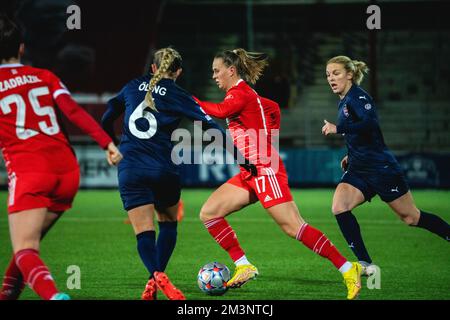 Malmoe, Suède. 15th décembre 2022. Klara Bühl (17) du Bayern Munich vu dans le match de l'UEFA Women's Champions League entre le FC Rosengaard et le Bayern Munich à Malmö Idrottsplats à Malmö. (Crédit photo : Gonzales photo/Alamy Live News Banque D'Images