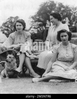 Princesse Elizabeth et princesse Margaret avec la reine mère Banque D'Images