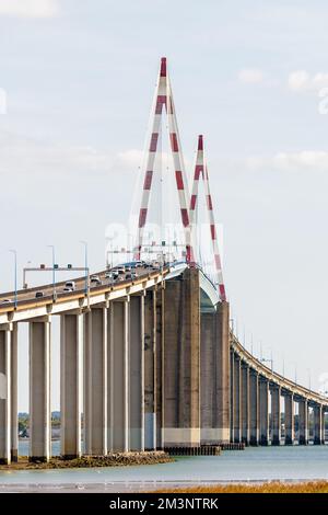 Le pont Saint-Nazaire est un pont à câbles qui traverse l'estuaire de la Loire en France, entre Saint-Nazaire et Saint-Brevin-les-Pins. Banque D'Images