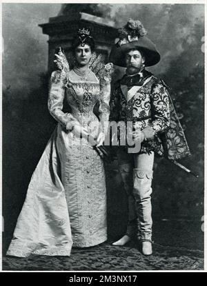 Le roi George V et la reine Mary au Devonshire House Ball Banque D'Images