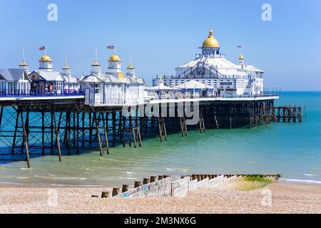 Eastbourne East Sussex Eastbourne Beach et Eastbourne Pier sans personne sur la plage Eastbourne Beach Eastbourne East Sussex Angleterre GB Europe Banque D'Images