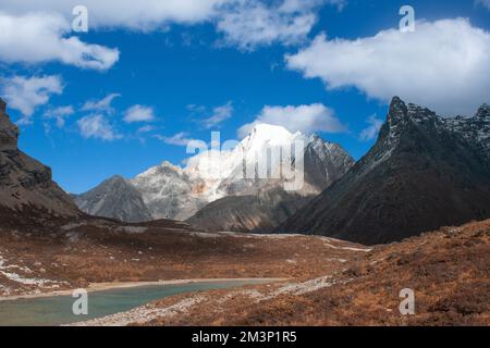 Lac cinq couleurs dans la réserve naturelle de Yading , Daochen , Chine Banque D'Images