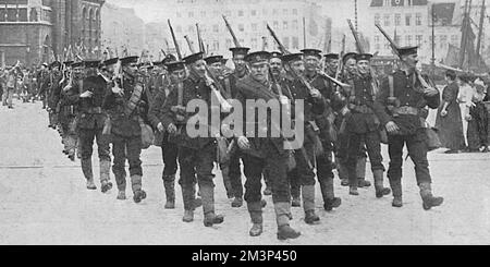 Royal Marines britanniques arrivant à Ostende, Belgique, WW1 Banque D'Images
