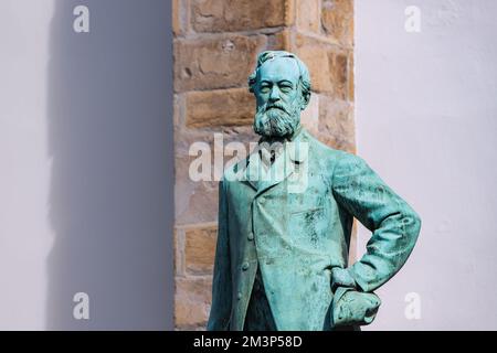 28 juillet 2022, Essen, Allemagne: Statue d'Alfred Krupp - célèbre fabricant et inventeur, connu sous le nom de Cannon King. Banque D'Images