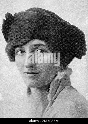 Lady Muriel Paget (1876 - 1938), née Finch-Hatton, épouse de Sir Richard Surtees Paget, deuxième baronet du Oldfallings Hall, Wolverhampton. Lady Paget était une assistante humanitaire, d'abord en établissant des cuisines de soupe dans les quartiers pauvres de Londres, devenant secrétaire du Fonds des cuisines invalides. Elle a ensuite ouvert une cuisine pour les réfugiés belges à Londres au début de la première Guerre mondiale. Son travail s'est ensuite étendu à la Russie et à l'Europe de l'est où elle a ouvert des hôpitaux de campagne et de base, des ambulances et a travaillé infatigablement pour les pauvres et les nécessiteux pendant et après la guerre - lobbying, tra Banque D'Images