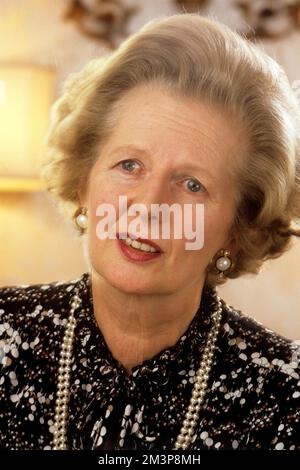 Baronne Margaret Thatcher (1925-2013), politicienne britannique et Premier ministre (1979-1990) et membre du parti conservateur qui a gagné le surnom de dame de fer, photographiée pendant son mandat de Premier ministre Date: circa1980s Banque D'Images