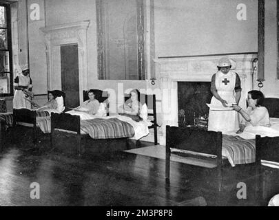 La maison de campagne Shardeles à Amersham, Buckinghamshire qui a été transformée en maison de maternité pour les femmes enceintes pendant la Seconde Guerre mondiale Date: 1940 Banque D'Images